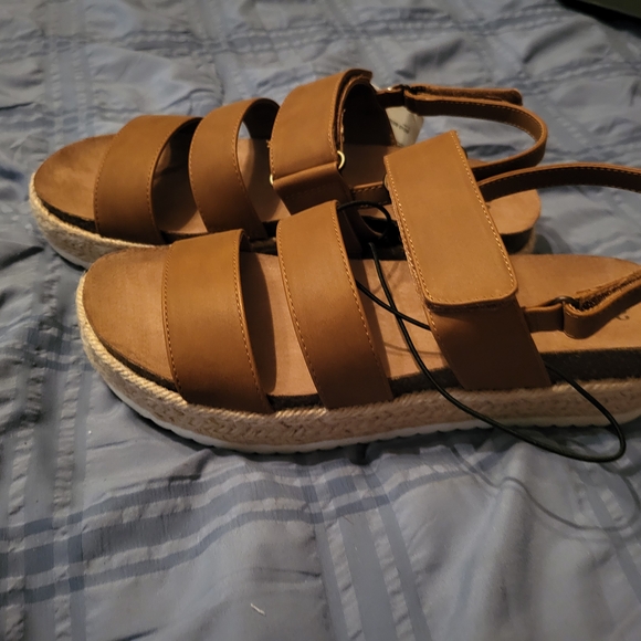 Platform Sandals - Picture 2 of 6